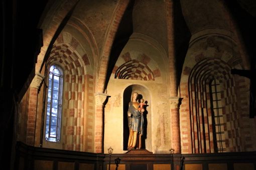 Altare centrale della chiesa di Viatosto