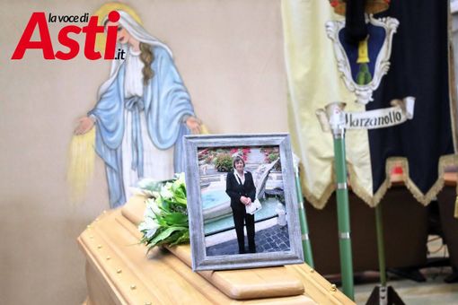 Ph. Merfephoto, autore anche delle fotografie a fine articolo che documentano il rosario svoltosi ieri Ph. Merfephoto, autore anche delle fotografie a fine articolo che documentano il rosario svoltosi ieri