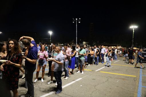 Avventori in coda alle Sagre (ph. Merfephoto - Efrem Zanchettin) Avventori in coda alle Sagre (ph. Merfephoto - Efrem Zanchettin)