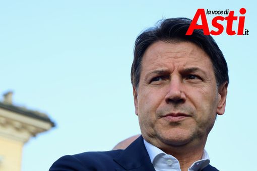 Il leader M5S ed ex premier Giuseppe Conte ritratto nel corso della sua visita astigiana (Ph. Merfephoto - Efrem Zanchettin)