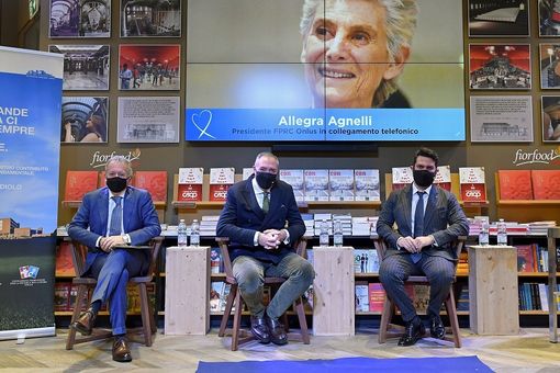 Nelle foto, da sinistra a destra: Marco Gasparini, Ernesto Dalle Rive, Pasquale Rescigno. Alle loro spalle, collegata via web, Allegra Agnelli Nelle foto, da sinistra a destra: Marco Gasparini, Ernesto Dalle Rive, Pasquale Rescigno. Alle loro spalle, collegata via web, Allegra Agnelli