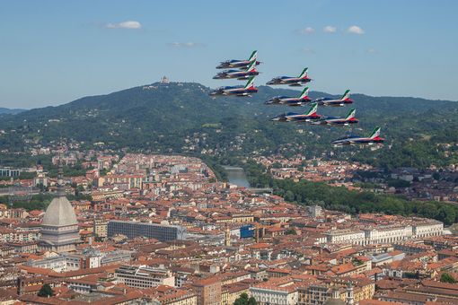 Anche la Croce Verde di Asti e di Mombercelli impegnata per l'air show di Torino con l'esibizione delle Frecce Tricolore Anche la Croce Verde di Asti e di Mombercelli impegnata per l'air show di Torino con l'esibizione delle Frecce Tricolore