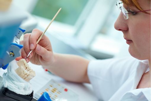 Odontotecnici: avviato l'iter per il riconoscimento come professione sanitaria