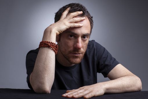 Elio Germano, Segnali d'allarme