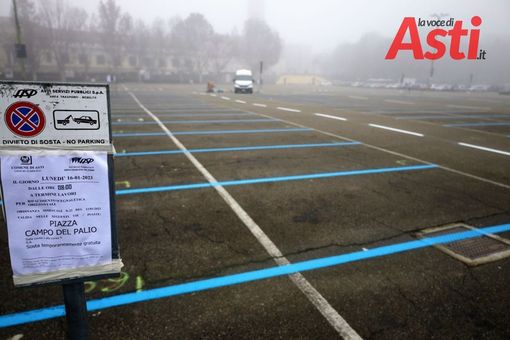 Ambiente Asti: "Blue Monday? Ieri il lunedì più triste per i pendolari, con piazza del Palio tinta di blu" Ambiente Asti: "Blue Monday? Ieri il lunedì più triste per i pendolari, con piazza del Palio tinta di blu"