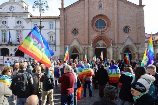 "Persone, non numeri": torna la lettura collettiva in piazza Statuto "Persone, non numeri": torna la lettura collettiva in piazza Statuto