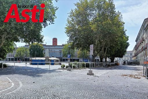 L'allestimento della piazza per il Palio (Archivio - MerfePhoto) L'allestimento della piazza per il Palio (Archivio - MerfePhoto)