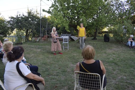 Carla Forno e Patrizia Camatel ritratte in occasione di una precedente edizione della passeggiata &quot;Con il fidato Elia&quot;