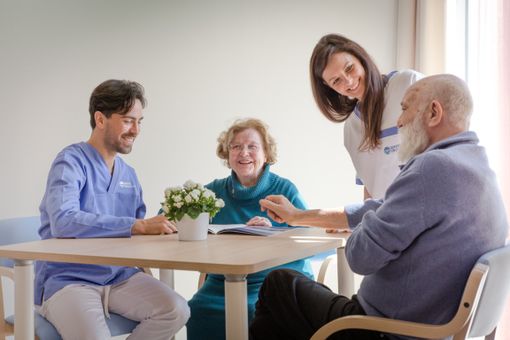 Il gruppo “Sereni Orizzonti” ricerca almeno cento infermieri e operatori sociosanitari per le proprie strutture Il gruppo “Sereni Orizzonti” ricerca almeno cento infermieri e operatori sociosanitari per le proprie strutture