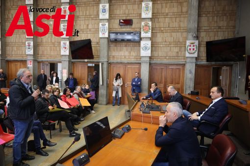 Un momento dell'incontro tra la delegazione di lavoratori ex Maina e il presidente Cirio (ph. Merfephoto - Efrem Zanchettin, come per tutte le altre immagini che compongono la galleria fotografica) Un momento dell'incontro tra la delegazione di lavoratori ex Maina e il presidente Cirio (ph. Merfephoto - Efrem Zanchettin, come per tutte le altre immagini che compongono la galleria fotografica)