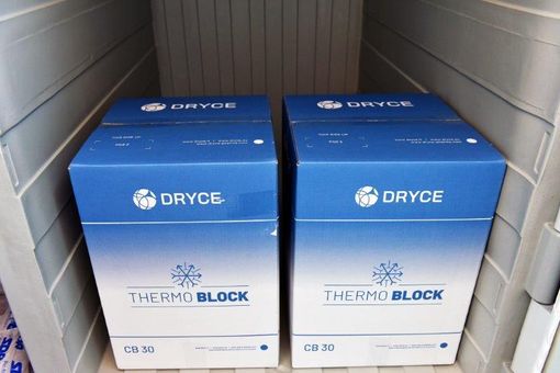 Cellette frigorifere contenenti dosi di vaccino J&amp;J