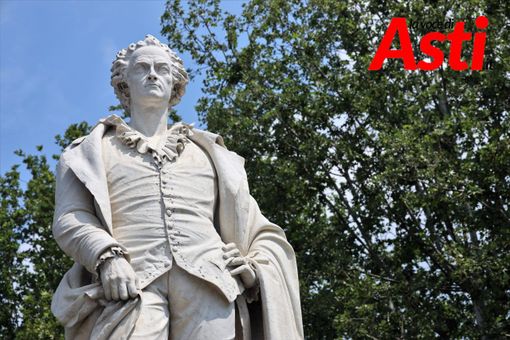 Due immagini (la seconda a fine articolo) relative il restauro della statua di Alfieri (Ph. Merfephoto - Efrem Zanchettin)