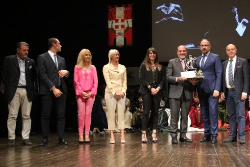 La consegna al Comitato Palio S.Secondo del “Superprestige” 2018