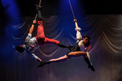 Due immagini di scena (la seconda a fine articolo) tratte dallo spettacolo 'TarantELLA'