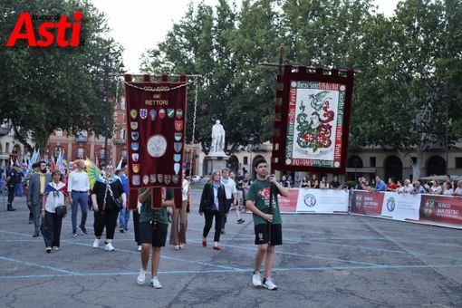 La cerimonia di apertura della Tenzone Bronzea 2023, in piazza Alfieri (Merphefoto) La cerimonia di apertura della Tenzone Bronzea 2023, in piazza Alfieri (Merphefoto)