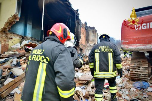 Esplosione a Quarto: ancora al lavoro i vigili del fuoco, per la messa in sicurezza dell'area