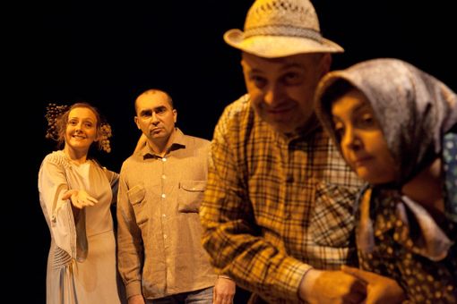 A &quot;Calosso c'è&quot;, la commedia poetica paesana del Teatro degli Acerbi &quot;Il cantiniere genitluomo&quot;