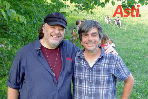 Il maestro Monaca con Paolo Archetti Maestri degli Yo Yo Mundi (MerfePhoto)
