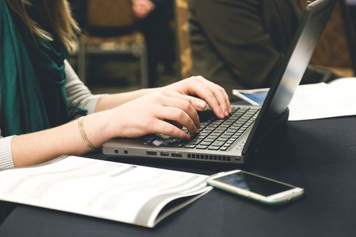 Come ottenere i crediti formativi professionali tramite le piattaforme online