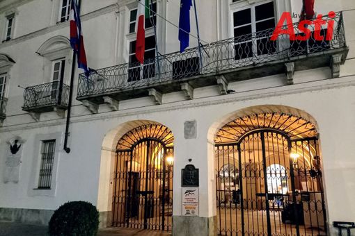 Consiglio a porte chiuse (MerfePhoto) Consiglio a porte chiuse (MerfePhoto)