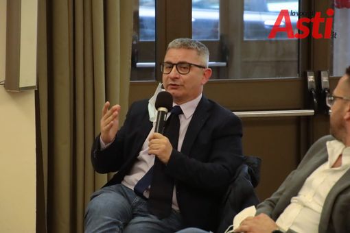 Francesco Coppolella ritratto nel corso di un convegno ad Asti Francesco Coppolella ritratto nel corso di un convegno ad Asti