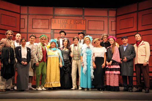 Sabato a Costigliole in scena l'ironia con “O’Scarfalietto” Sabato a Costigliole in scena l'ironia con “O’Scarfalietto”