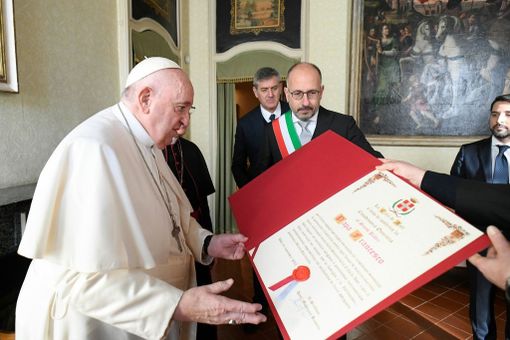 Uno scatto della visita astigiana del Papa nel novembre 2022