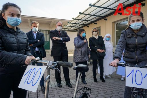 Alla mensa sociale di Asti si consegna la 101esima bici del progetto 'Dona Bici' Alla mensa sociale di Asti si consegna la 101esima bici del progetto 'Dona Bici'