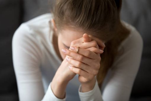 Le donne CGIL Asti scrivono alla premier Meloni in merito alle 'violenze' in tema di maternità