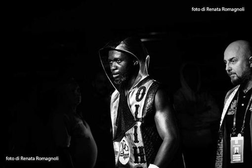 Intervista a Etinosa Oliha, l’imbattuto campioncino col mito Mayweather Intervista a Etinosa Oliha, l’imbattuto campioncino col mito Mayweather