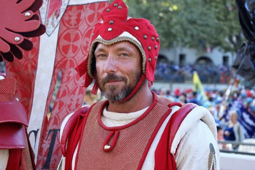 A scuola di Palio con il capitano Gianbattista Filippone A scuola di Palio con il capitano Gianbattista Filippone