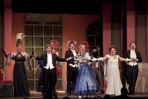 Domenica pomeriggio "Il Conte di Lussemburgo” all'Alfieri di Asti