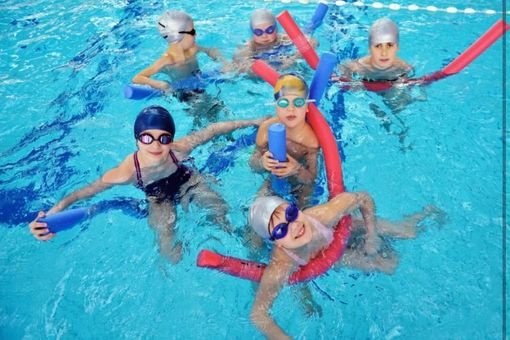Al via quest'oggi, con i bimbi della Gramsci, i corsi di nuoto gratuiti organizzati dal Comune Al via quest'oggi, con i bimbi della Gramsci, i corsi di nuoto gratuiti organizzati dal Comune