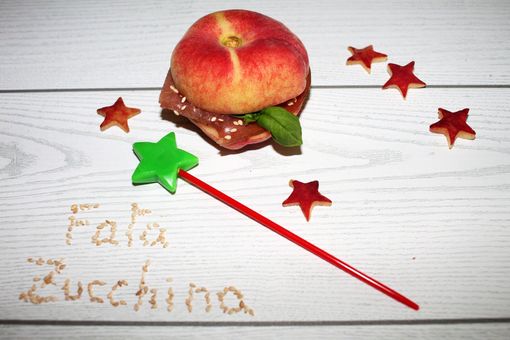 Felici & Veloci, la nuova ricetta di Fata Zucchina: 'Peach-Burger' Felici & Veloci, la nuova ricetta di Fata Zucchina: 'Peach-Burger'