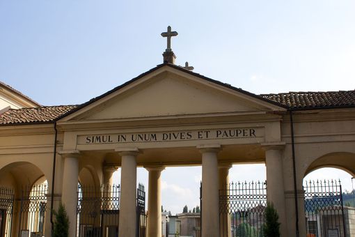 Una targa al cimitero ricorderà tutte le persone decedute in seguito a violenza Una targa al cimitero ricorderà tutte le persone decedute in seguito a violenza