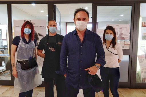 Presso i saloni Raffaele Giugliano Hairstylist, la sicurezza dei clienti ha da sempre rappresentato una priorità ed i collaboratori fanno la differenza Presso i saloni Raffaele Giugliano Hairstylist, la sicurezza dei clienti ha da sempre rappresentato una priorità ed i collaboratori fanno la differenza