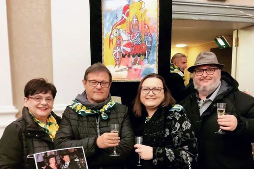 Durizzotto con il premio e la famiglia - Foto dal profilo facebook della figlia Valentina