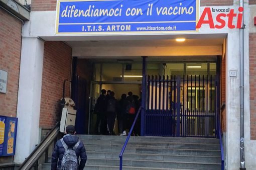 L'ingresso dell'Istituto Artom (immagine d'archivio) L'ingresso dell'Istituto Artom (immagine d'archivio)