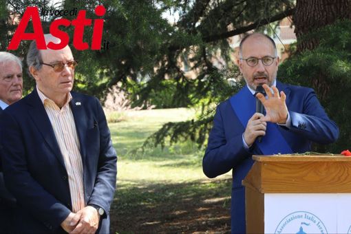 Il sindaco di Asti Maurizio Rasero insieme al presidente dell'associazione Italia Israele Luigi Florio durante le celebrazioni delle brigata ebraica il 25 aprile scorso Il sindaco di Asti Maurizio Rasero insieme al presidente dell'associazione Italia Israele Luigi Florio durante le celebrazioni delle brigata ebraica il 25 aprile scorso