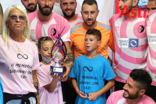 La piccola Rebecca Cori, premia i vincitori (MerfePhoto) La piccola Rebecca Cori, premia i vincitori (MerfePhoto)