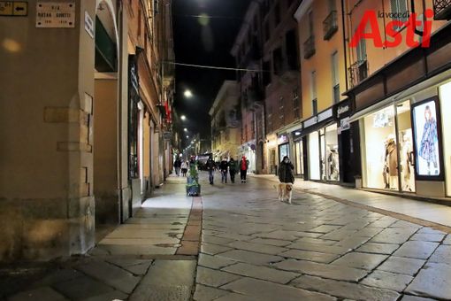 Il coprifuoco da domani si sposta alle 23 e a mezzanotte da giugno: ecco tutte le nuove aperture