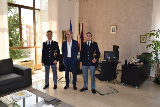 I nuovi commissari con il questore Salvo