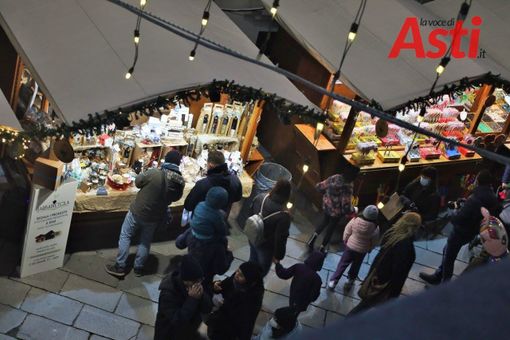 Durante il “Magico Paese di Natale” sosta in Campo del Palio e corso Einaudi con abbonamenti zona Est Durante il “Magico Paese di Natale” sosta in Campo del Palio e corso Einaudi con abbonamenti zona Est