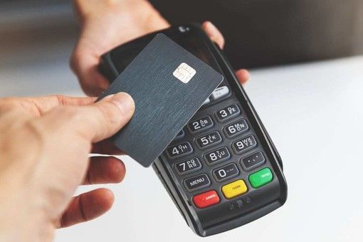 Il Governo cancella l'obbligo di accettare pagamenti col Pos per scontrini sotto i 30 euro Il Governo cancella l'obbligo di accettare pagamenti col Pos per scontrini sotto i 30 euro