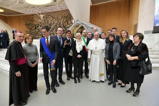 Immagine d'archivio relativa la visita in Vaticano di una delegazione della precedente giunta comunale insieme all'allora presidente della Provincia Paolo Lanfranco