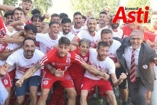 Rasero brinda all'Asti in D con lo champagne. La minoranza: "Quel vino non rappresenta la città. Sarebbe stato un bel segnale brindare con l'Asti" Rasero brinda all'Asti in D con lo champagne. La minoranza: "Quel vino non rappresenta la città. Sarebbe stato un bel segnale brindare con l'Asti"