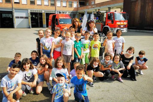 Alcune immagini relative la visita degli allievi della Cagni al Comando Provinciale Vigili del Fuoco Alcune immagini relative la visita degli allievi della Cagni al Comando Provinciale Vigili del Fuoco