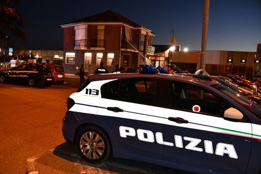 Asti, una donna con bimbo spaventata da un passante chiama la Polizia e viene riaccompagnata a casa.