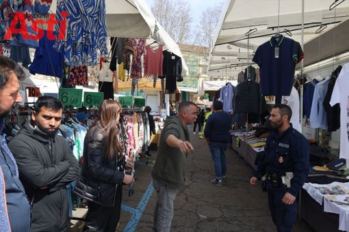 Foto d'archivio di una precedente manifestazione di proteste al mercato di Asti Foto d'archivio di una precedente manifestazione di proteste al mercato di Asti