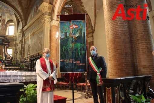 Don Giuseppe Gallo ritratto con il sindaco Rasero (ph. Merfephoto - Efrem Zanchettin)